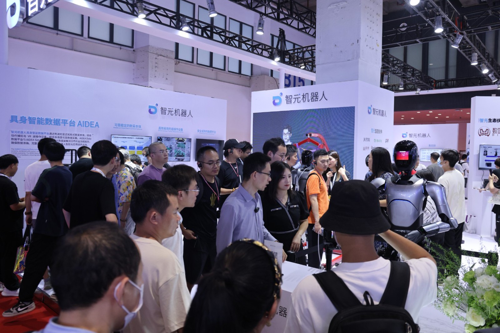 350vip浦京集团机器人亮相世界机器人大会WRC